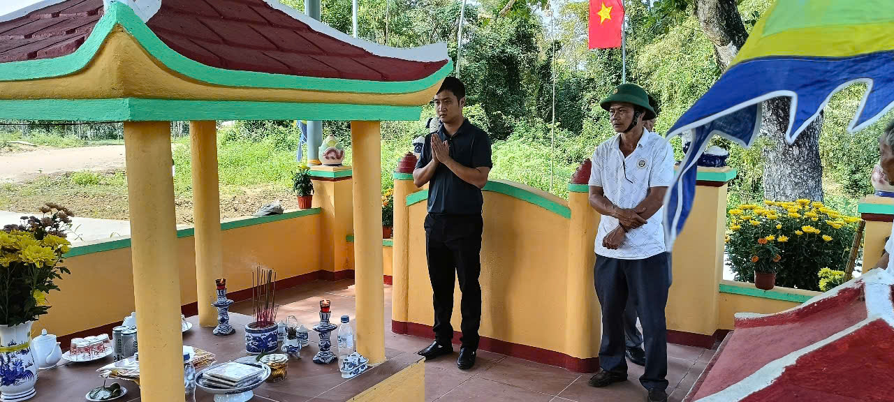 5.Khu miếu của thôn.jpg