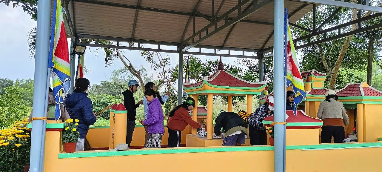 13.Thắp hương Dinh Âm hồn t12.2024