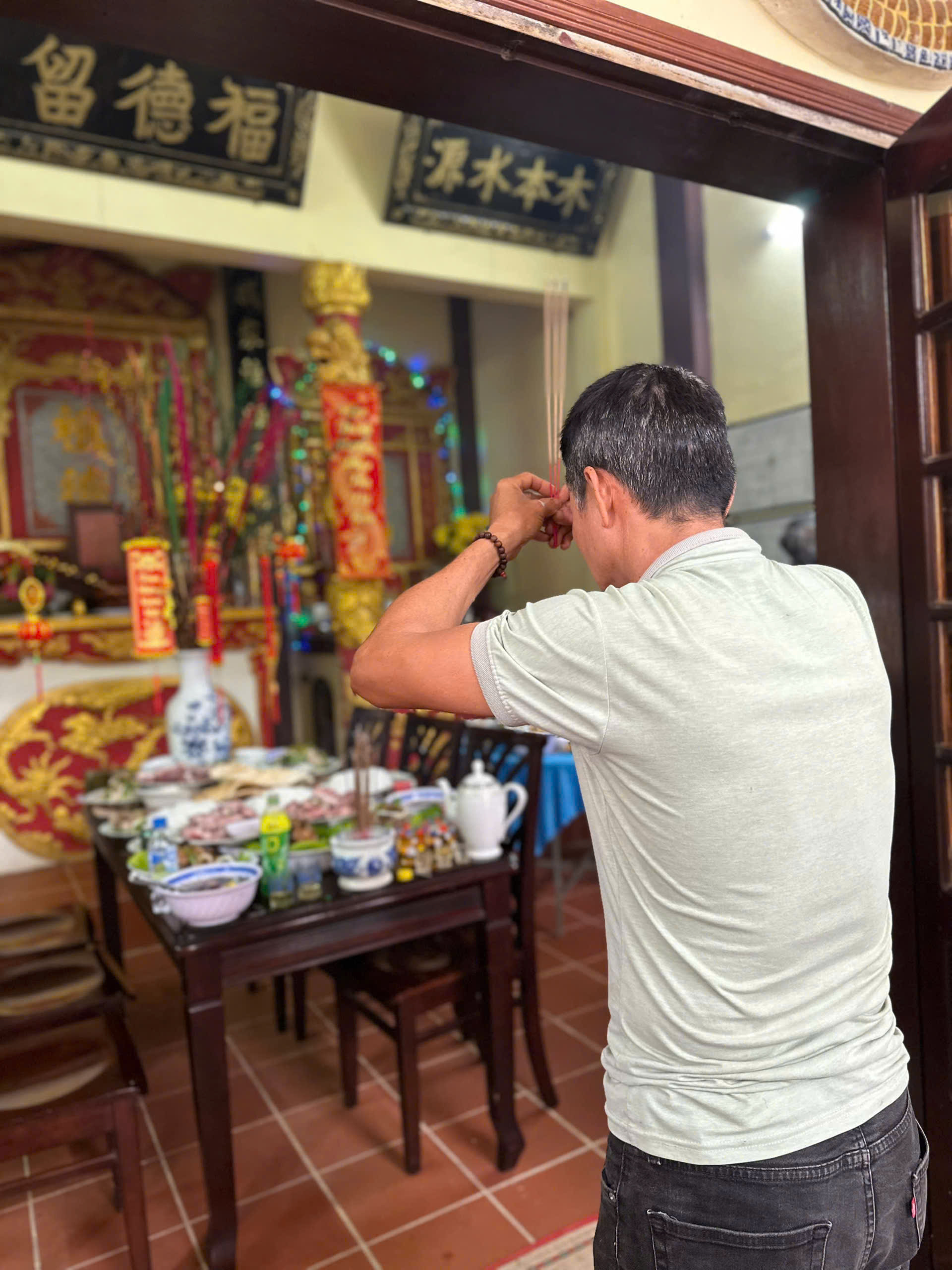 12. Lễ cúng tại nhà thờ tộc