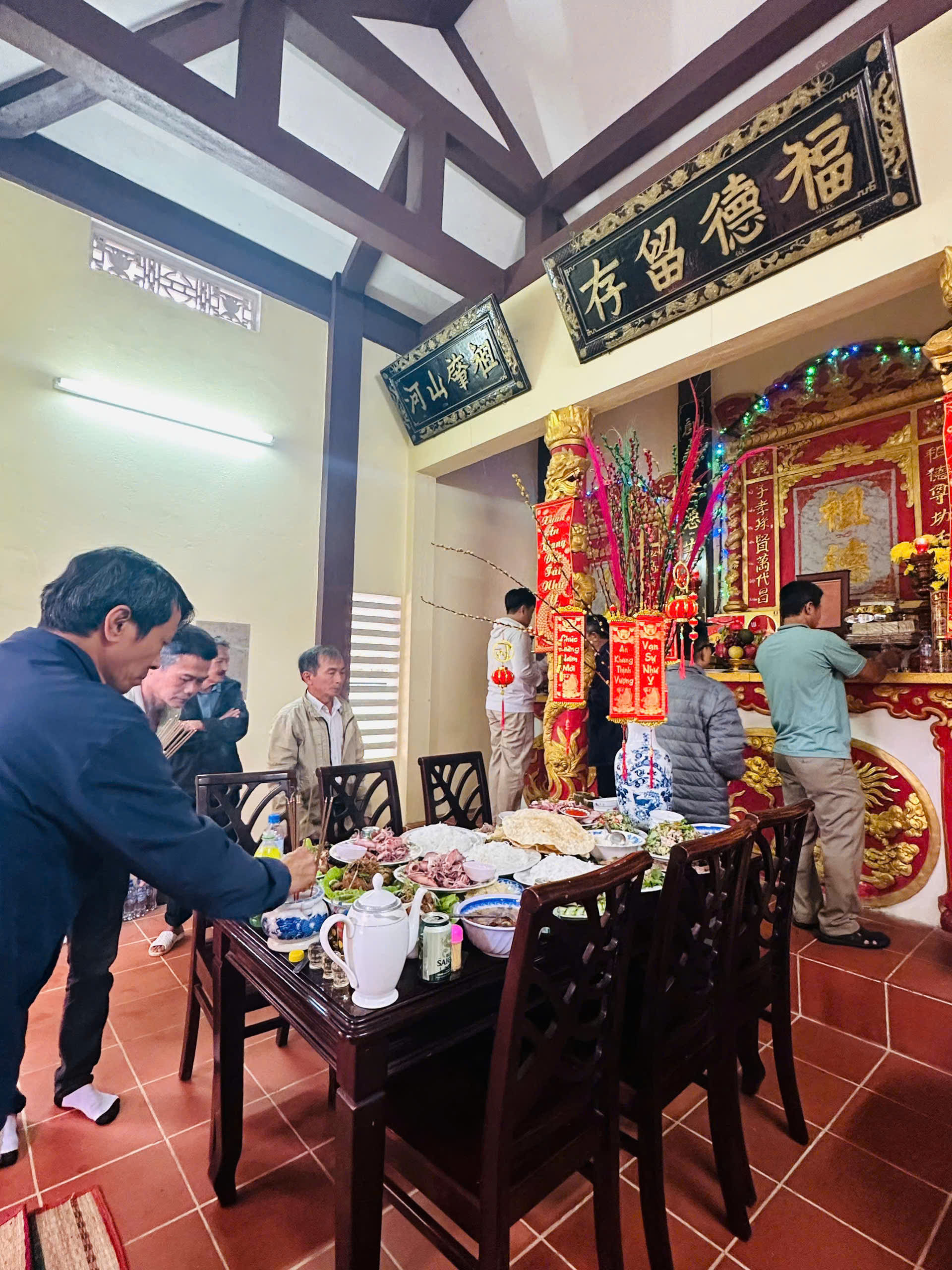 9. Lễ cúng tại nhà thờ tộc