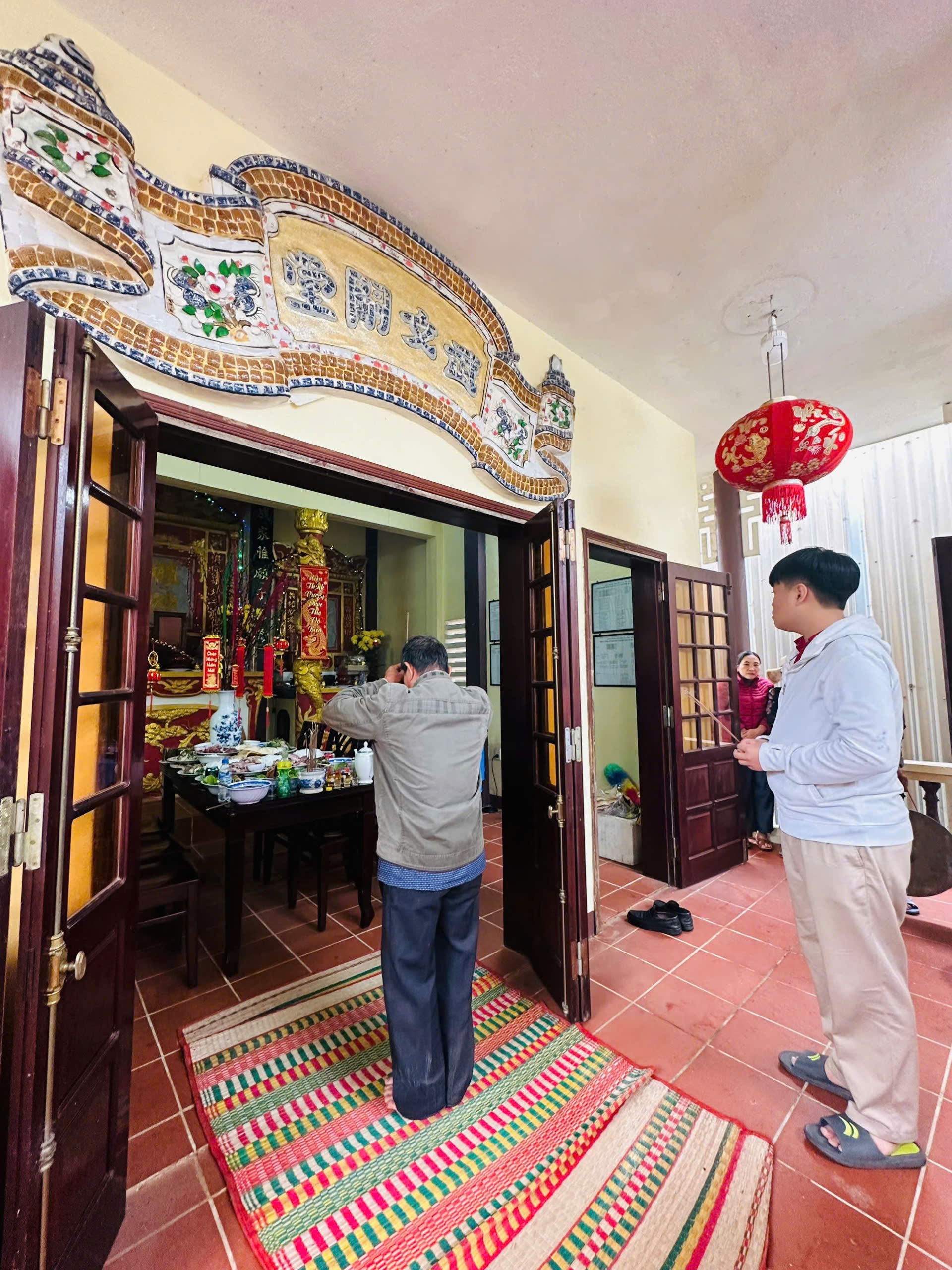 8. Lễ cúng tại nhà thờ tộc