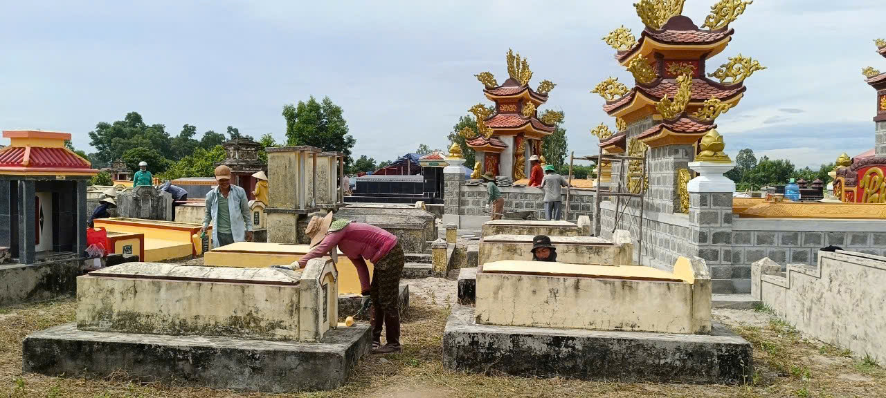 4. Tu bổ sửa sang các lăng mộ tiền hiền