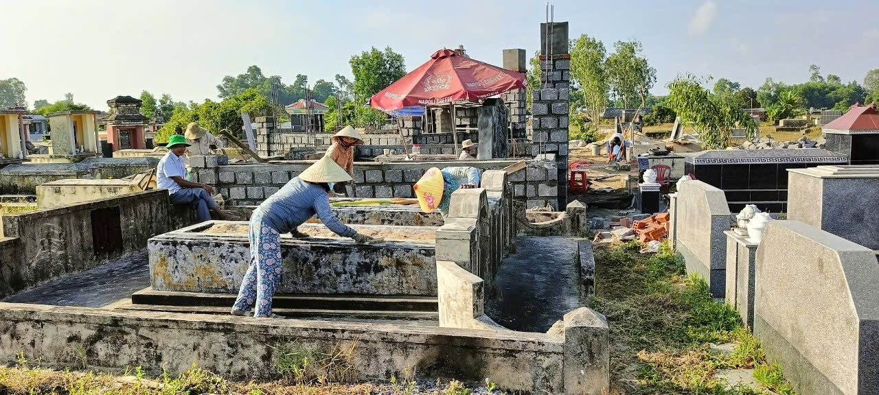Anh17- Xây mộ