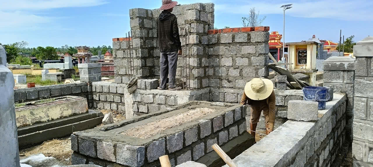 Anh 6 Xây mộ